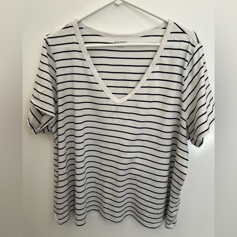 Old Navy Women's Black & White Striped V-Neck Tee